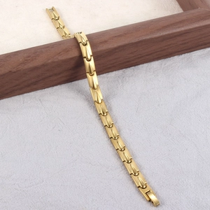 Modisches Titanstahl-Magnetarmband mit goldenen Gliedern in Tropfenform-Relief