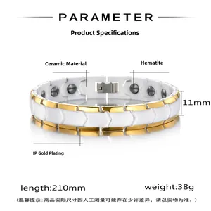 Détails montrant la largeur de 11mm et la longueur de 210mm du bracelet céramique doré