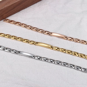 Bracelets à maillons en acier inoxydable en finitions argent, or et or rose