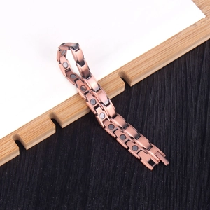 Bracelet magnétique en cuivre vintage pour femme avec finition en métal brossé