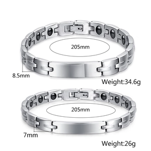 Dettagli del bracciale magnetico in acciaio al titanio con misure di peso e larghezza