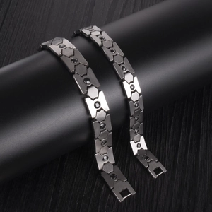 Pulseras magnéticas de acero de titanio para parejas con piedras negras redondas