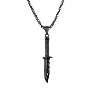 Collier avec pendentif poignard tactique noir mat et chaîne à anneaux au style industriel
