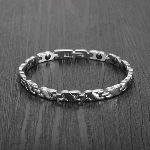 Damen Magnetarmband aus silbernem Edelstahl mit gewebtem Gliedermuster für Wellness