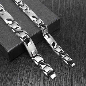 Bracciale magnetico uomo in acciaio inossidabile spazzolato con maglie lucide