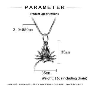 Vue détaillée du pendentif araignée rétro avec dimensions de 35mm et sa chaîne de collier