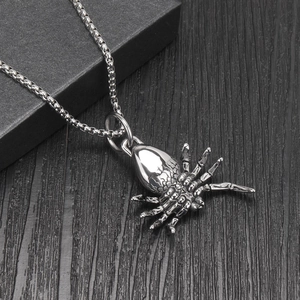 Collier pendentif araignée rétro en argent poli pour styles de mode punk et gothique