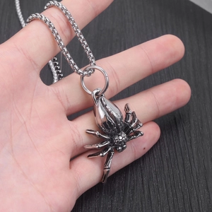 Collier avec pendentif araignée vintage et chaîne perlée en métal vieilli