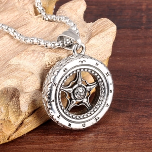 Collier avec pendentif moyeu de roue punk rétro en acier inoxydable argenté