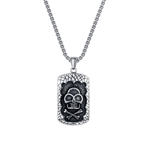Collier Pendentif Plaque Carrée Crâne en Acier Titane Vintage pour Hommes Gothic Punk Street Style Bijoux en Argent Antique