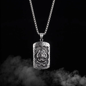 Collier rétro avec pendentif crâne carré en acier inoxydable argenté et chaîne box
