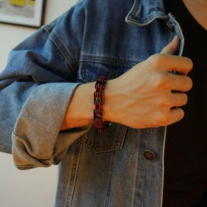 Bracelet chaîne de moto industriel pour homme en acier inoxydable noir et rouge