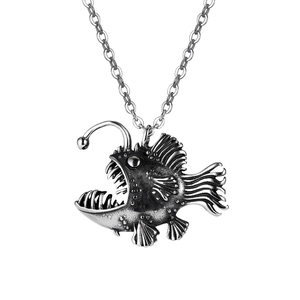 Collana Con Ciondolo a Rana Pescatrice in Acciaio Inossidabile Vintage da Uomo Retro Punk Gothic Creatura degli Abissi Argento