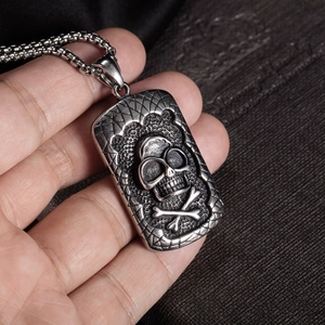Collier pendentif crâne carré vintage en acier inoxydable avec chaîne boîte pour homme