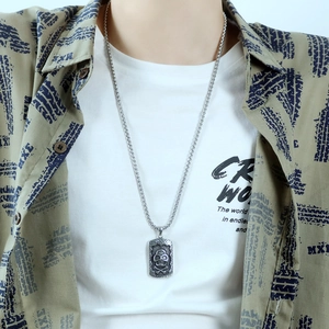 Collier à pendentif tête de mort carré rétro avec chaîne boîte argentée pour homme