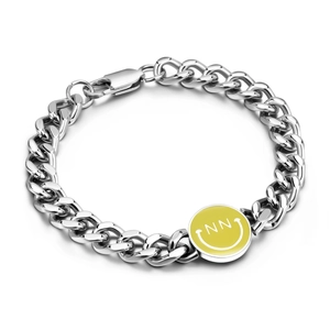 Details des silbernen Panzerketten-Armbands mit gelbem Emaille-Smiley-Anhänger