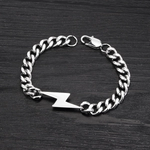 Poliertes Edelstahl-Cuban-Armband mit Blitzanhänger im modernen Streetwear-Stil