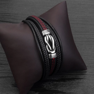 Bracelet punk multicouche en cuir tressé noir pour homme avec couture rouge et fermoir métal