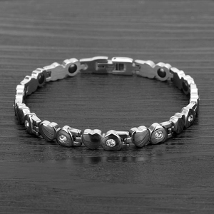 Bracciale magnetico a cuore per donna in argento lucido con cristalli di zircone