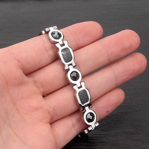 Men's 10mm stainless steel bracelet with carbon fiber and magnetic diamond beads
