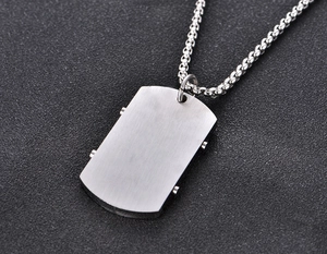 Pendentif plaque militaire en acier inoxydable brossé avec collier à chaîne ronde
