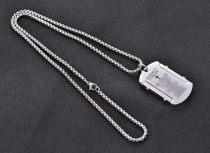 Collier homme en acier inoxydable avec pendentif carré, croix et prière de sérénité
