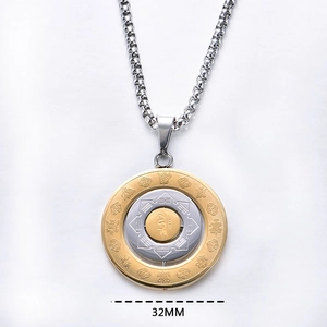 Pendentif zodiaque rotatif en acier inoxydable avec détails dorés et diamètre 32 mm
