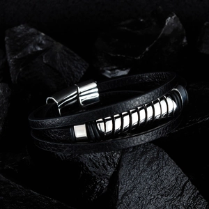 Bracelet multicouche en cuir noir pour homme avec anneaux et boucle en acier inoxydable