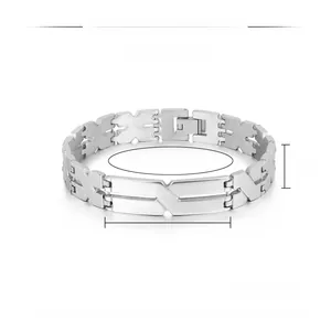 Detail of men's stainless steel X-link bracelet showing 12mm width and 21cm length dimensions