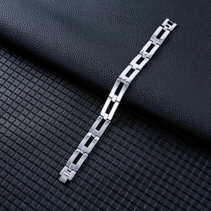 Polished silver stainless steel link chain bracelet for men in minimalist punk style