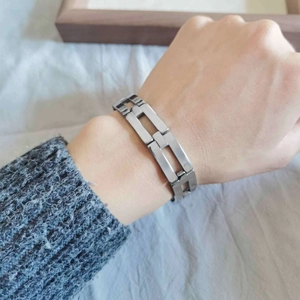 Minimalist silver stainless steel rectangular link chain bracelet for men and women
