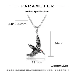 Détail des dimensions du pendentif colibri 54x38mm et de la chaîne de 3mm d'épaisseur