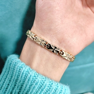 Fashionable gold magnetic butterfly bracelet for women with matte and polished texture