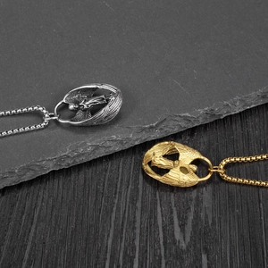 Vintage Engelsflügel-Halsketten in Gold und Silber mit detaillierten Federanhängern