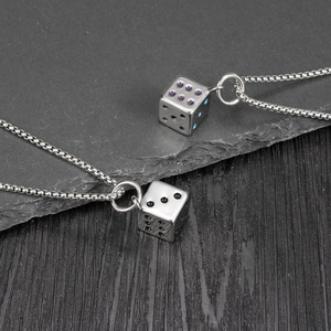 Collane con ciondoli a dado in argento, punti colorati e catena box stile hip hop