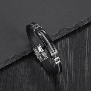 Détail du fermoir en acier inoxydable et du bracelet en silicone noir de haute qualité