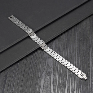 Minimalist stainless steel men's curb chain bracelet in industrial silver finish