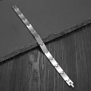 Bracelet minimaliste pour femme en acier inoxydable brossé avec maillons en forme de H