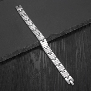 Bracelet pour homme minimaliste en acier inoxydable avec finitions mates et polies