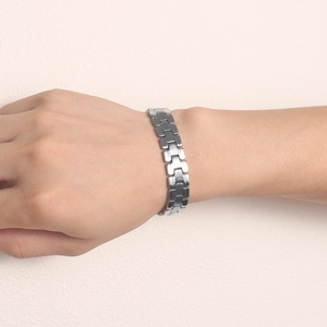 Bracelet gourmette pour homme en acier inoxydable argenté poli sur poignet