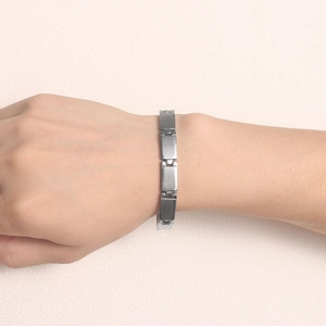 Bracelet chaîne minimaliste en acier inoxydable brossé pour femme en argent poli