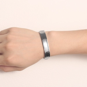 Bracelet gourmette pour homme en acier inoxydable avec plaque polie sur le poignet