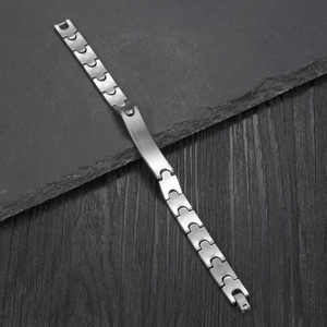 Polished stainless steel minimalist curb bracelet with a rectangular engravable plate