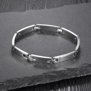 Sleek matte stainless steel chain link bracelet for women in minimalist Korean fashion style