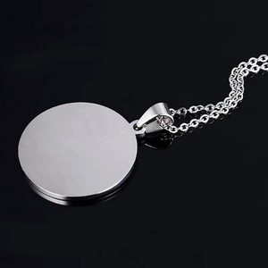 Pendentif circulaire minimaliste en acier inoxydable argenté poli avec chaîne à maillons