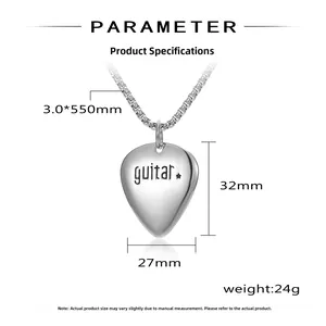 Dettagli tecnici del ciondolo a plettro per chitarra con misure 32x27mm e catena 55cm