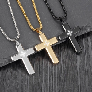 Collana da uomo con croce in acciaio inossidabile e zirconi in argento oro e nero