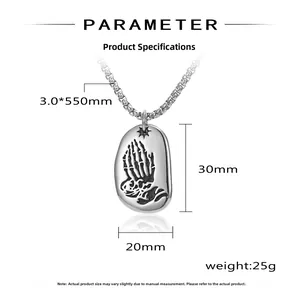 Vue détaillée du pendentif tête de mort avec dimensions 30x20mm et chaîne en acier