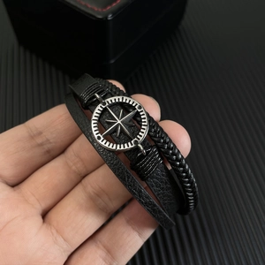Bracelet multicouche en cuir pour homme avec pendentif boussole étoile en métal argenté