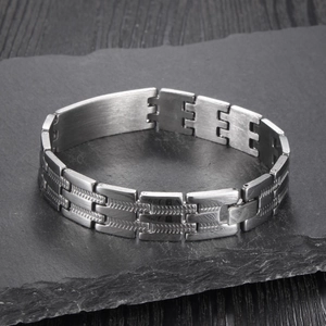 Bracciale da uomo in acciaio inossidabile lucido stile ramo su superficie in pietra